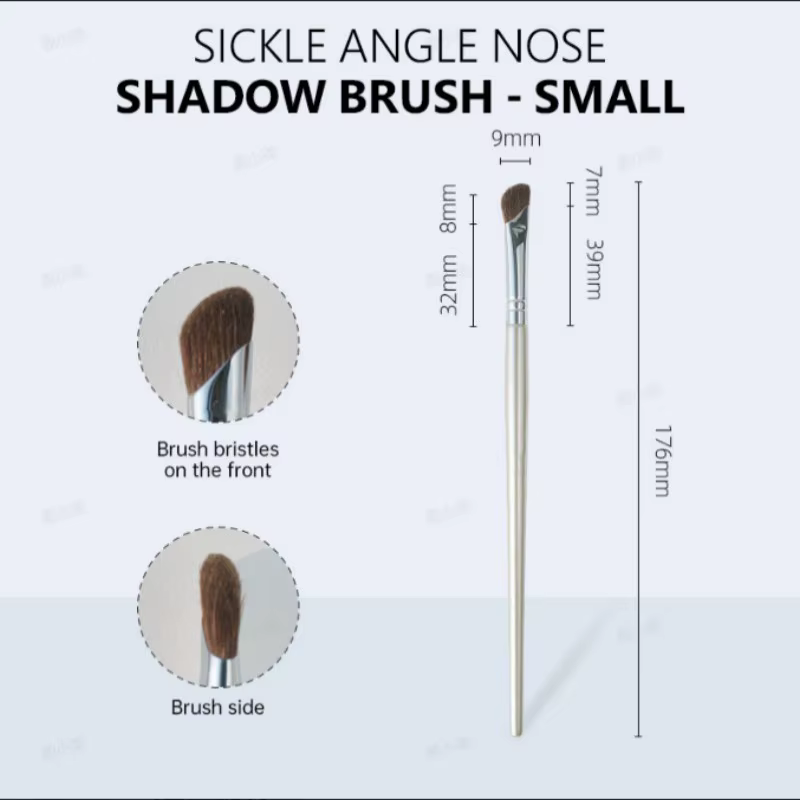 Brosse de contour du nez en forme de faucille | Poils souples, manche argenté, multi-usage pour un