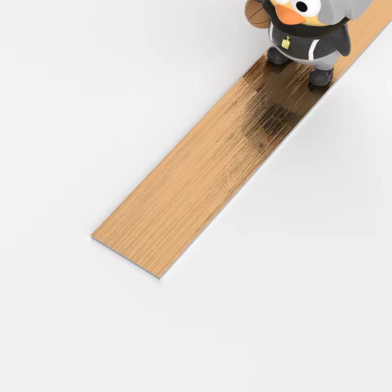 Un rouleau de bande décorative en acier inoxydable de 5 m de long, surface mate autocollante impermé
