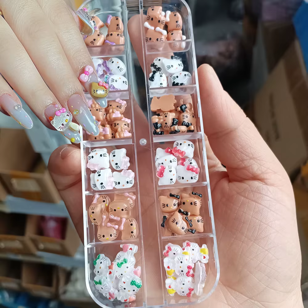Boîte de 12 compartiments, Mini décorations d'ongles 3D Hello Kitty, Breloques pour nail art Y2K Haw