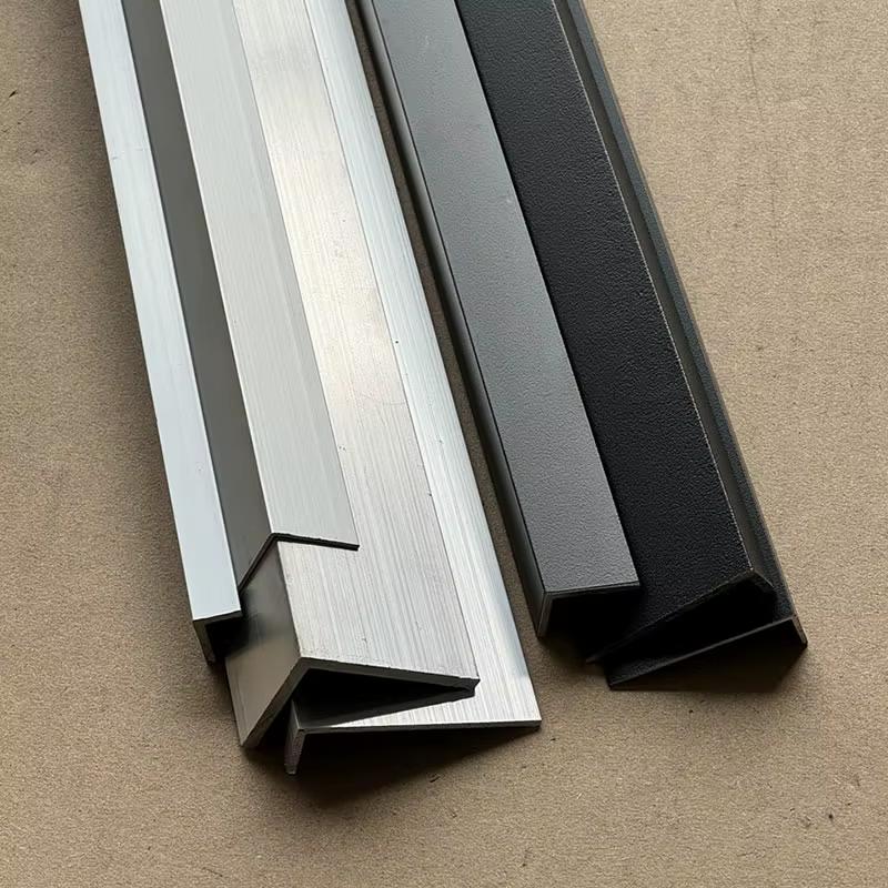 Profilé en aluminium en forme de L à bords inégaux
