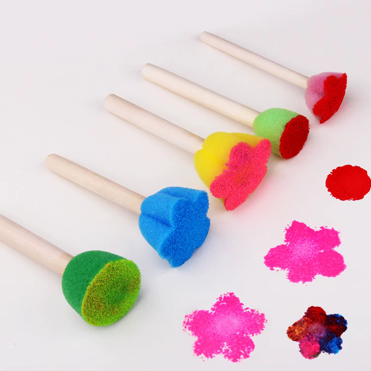 Brosse éponge en mousse avec manche en bois