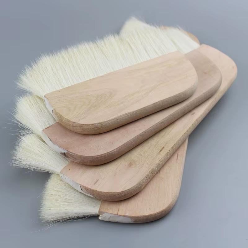 Grande brosse pour peinture murale