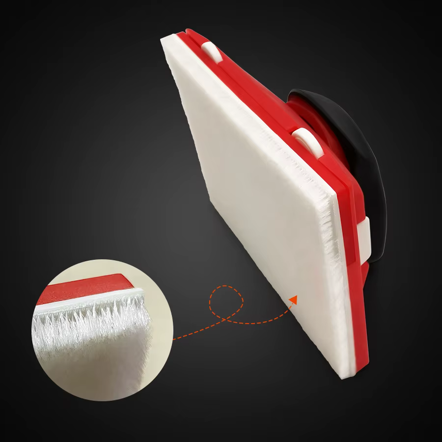 Brosse de finition des bords 0818 - Outil en caoutchouc souple rouge et noir pour une application lisse et sans traces