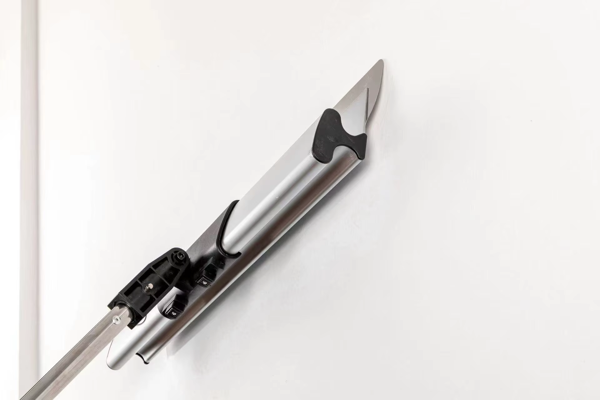 Couteau à mastic pour lisser les cloisons sèches