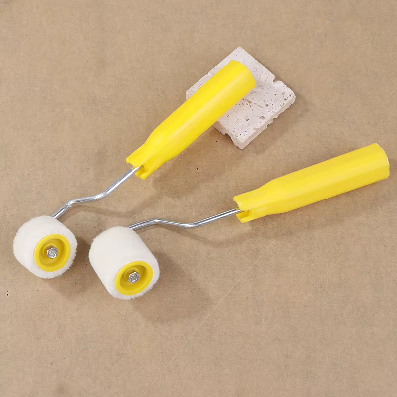 Brosse à peinture pour réparation murale