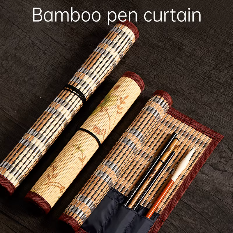 Rouleau de pinceaux de calligraphie en bambou