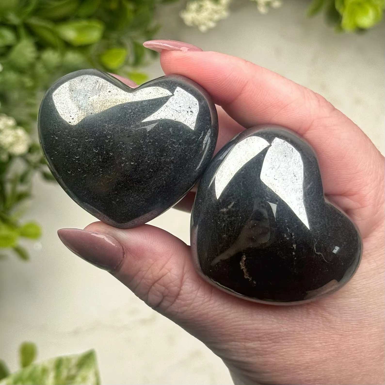 Cœur en hématite |   120g |   Non. 203 (Cristal noir poli sculpté, Chakra Racine, Pierre de guérison, Réincarnation)