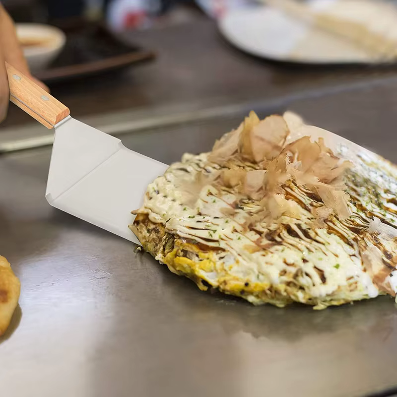 Spatule en acier inoxydable avec manche en bois