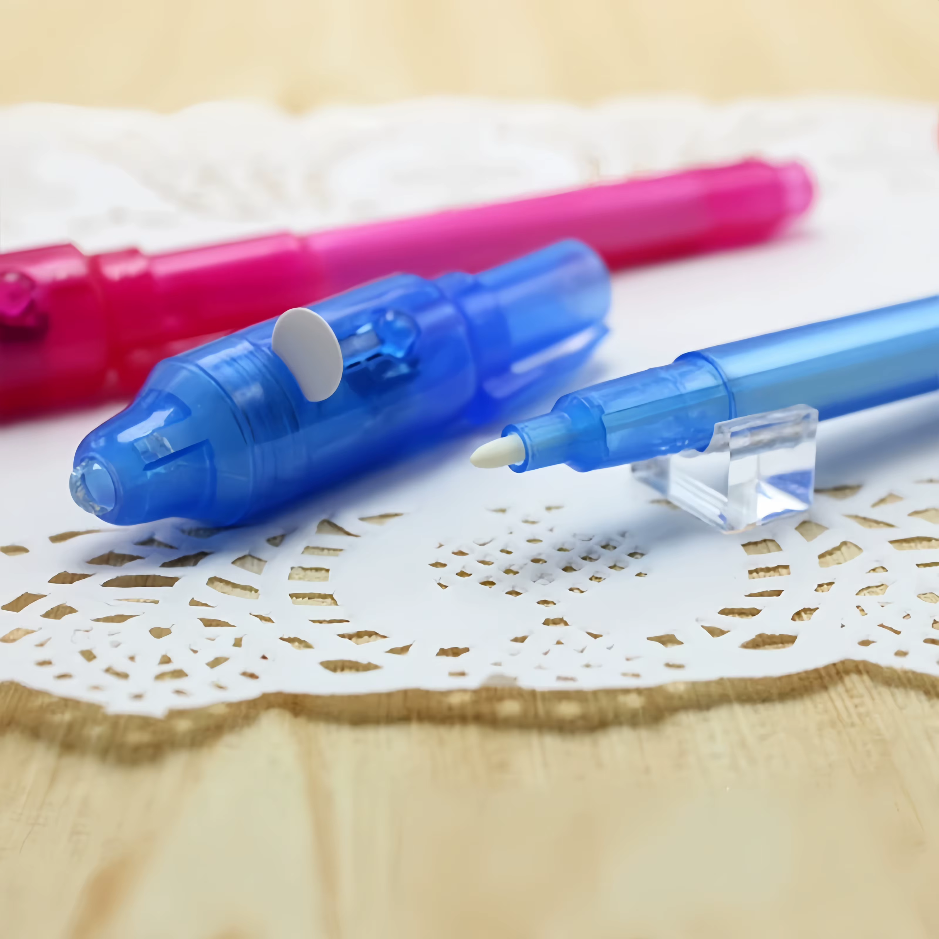 Stylo lumineux magique violet 2 en 1