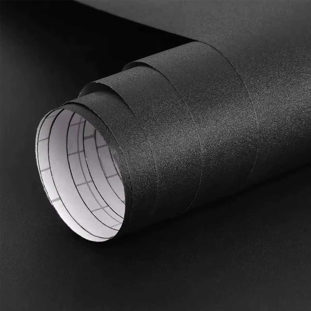 1 rouleau de papier peint auto-adhésif en vinyle noir mat prêt à décoller, adapté aux murs de pièces, aux comptoirs de cuisine et aux armoires