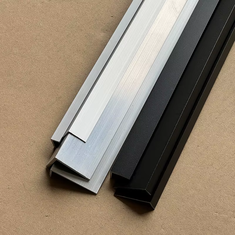 Profilé en aluminium en forme de L à bords inégaux