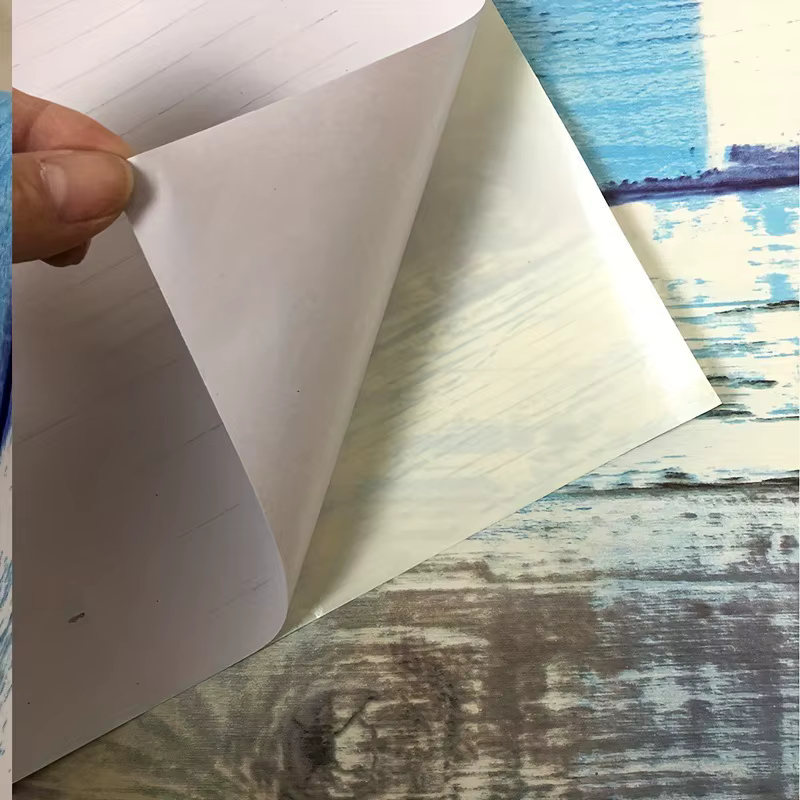 Papier peint auto-adhésif à grain de bois