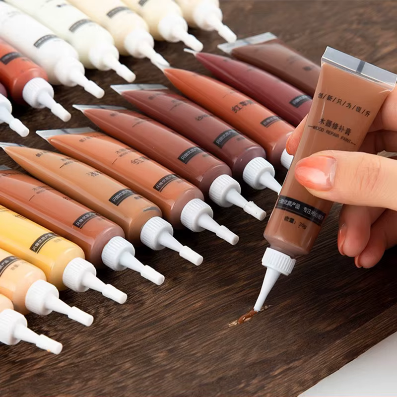 Pâte de réparation de peinture en bois