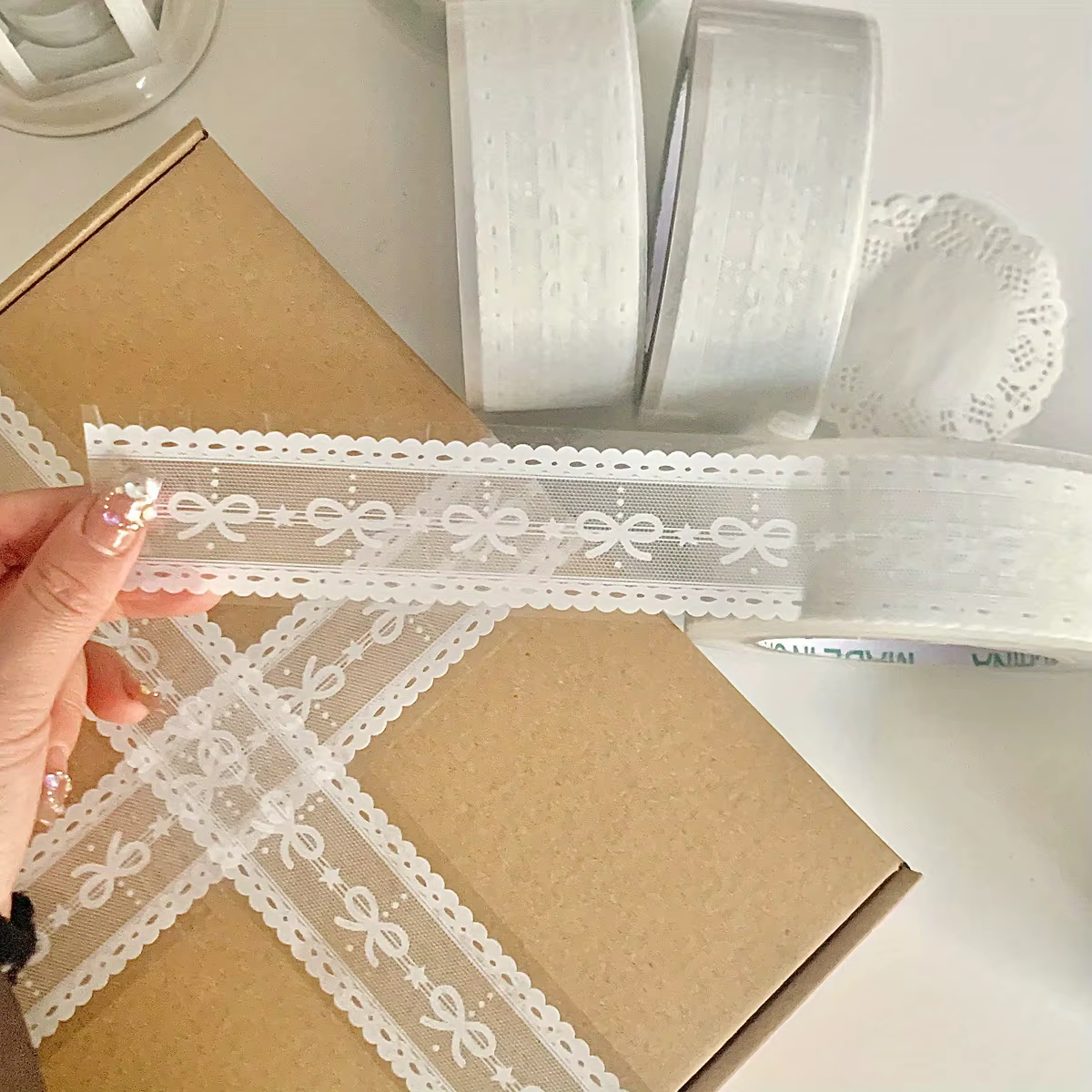1 rouleau de ruban adhésif transparent à motifs floraux élégants