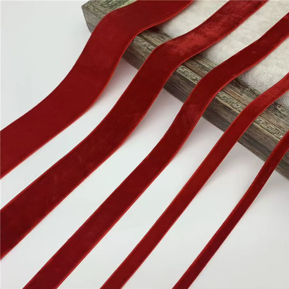 Rouleau de ruban de velours simple face bordeaux