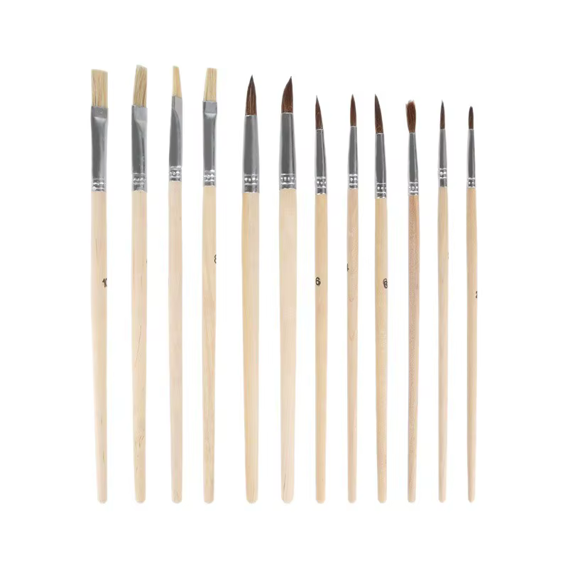 Ensemble de 13 pinceaux en bois