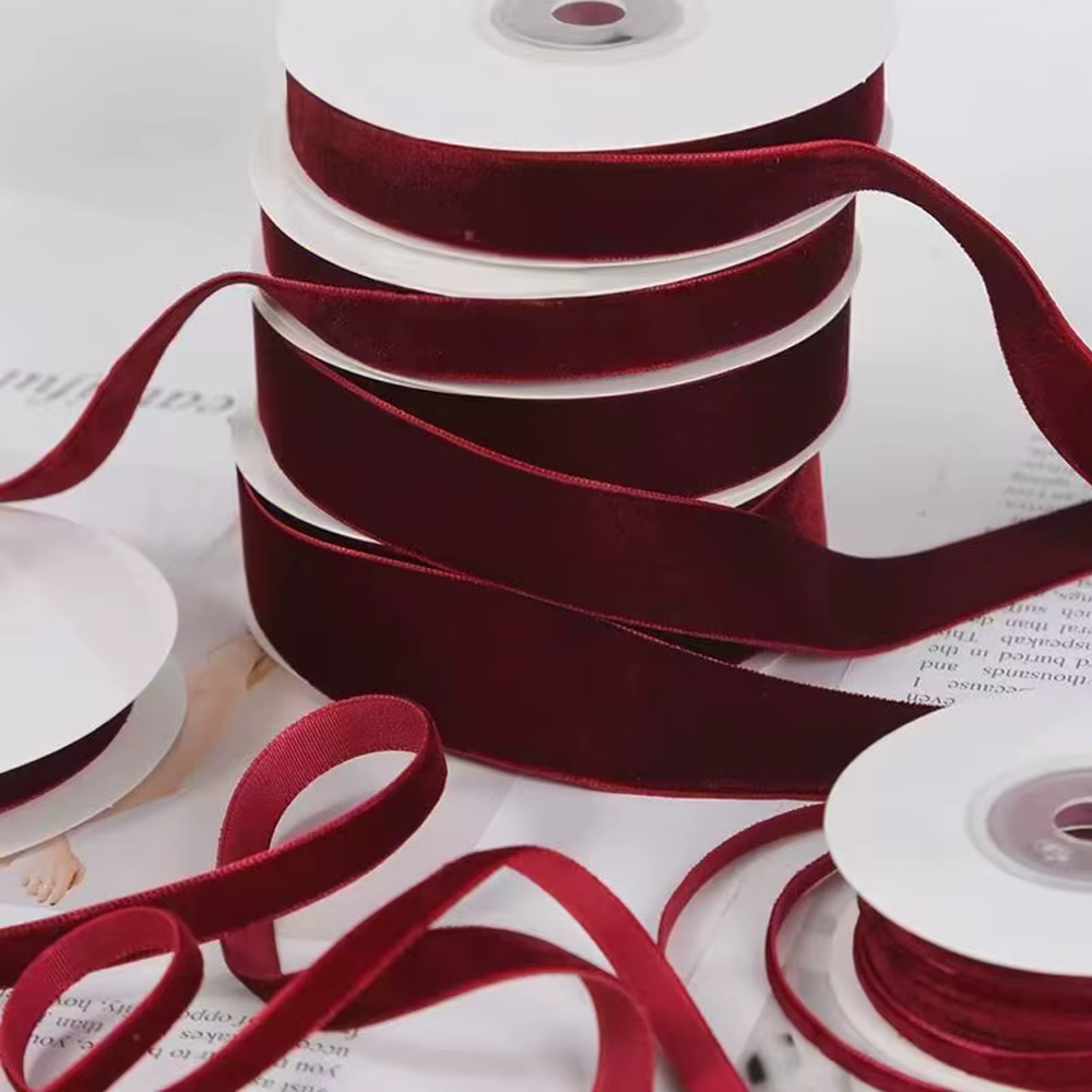 Rouleau de ruban de velours simple face bordeaux