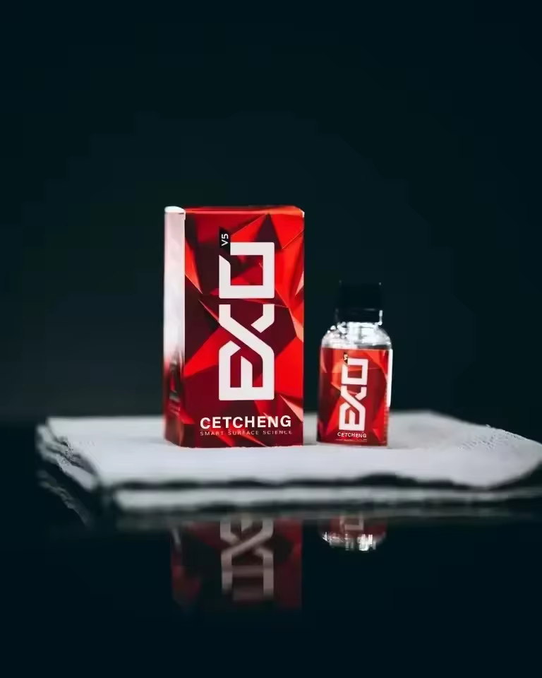 EXO Ultra Durable Hydrophobic Coating v5 Protégez votre peinture Ajoutez de la brillance Repousse les contaminants Résiste aux produits chimiques Éliminez les impuretés