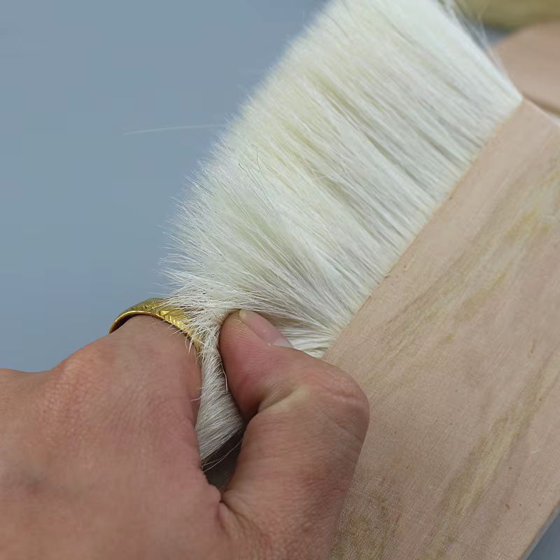 Grande brosse pour peinture murale