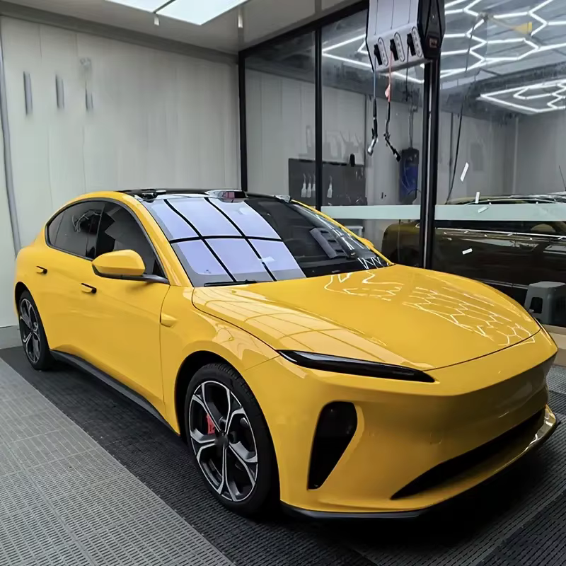 Rouleau d'enveloppe en vinyle jaune brillant de qualité supérieure, emballage de décalcomanie auto-adhésif pour véhicule et voiture