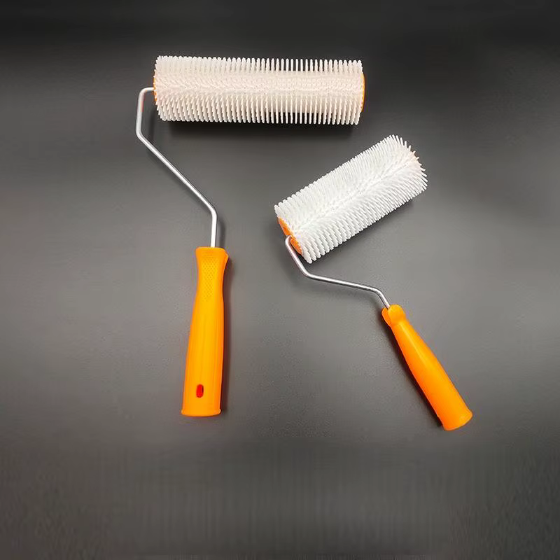 Rouleau à pointes anti-mousse 10/16/24CM pour lissage de sols en latex