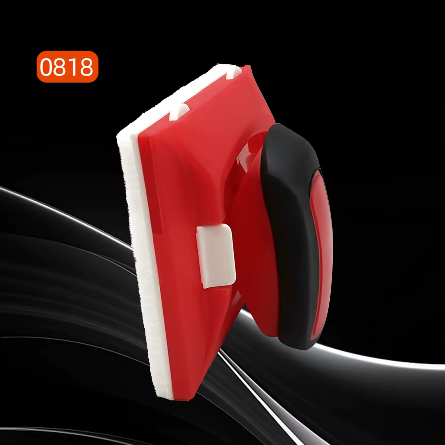 Brosse de finition des bords 0818 - Outil en caoutchouc souple rouge et noir pour une application lisse et sans traces