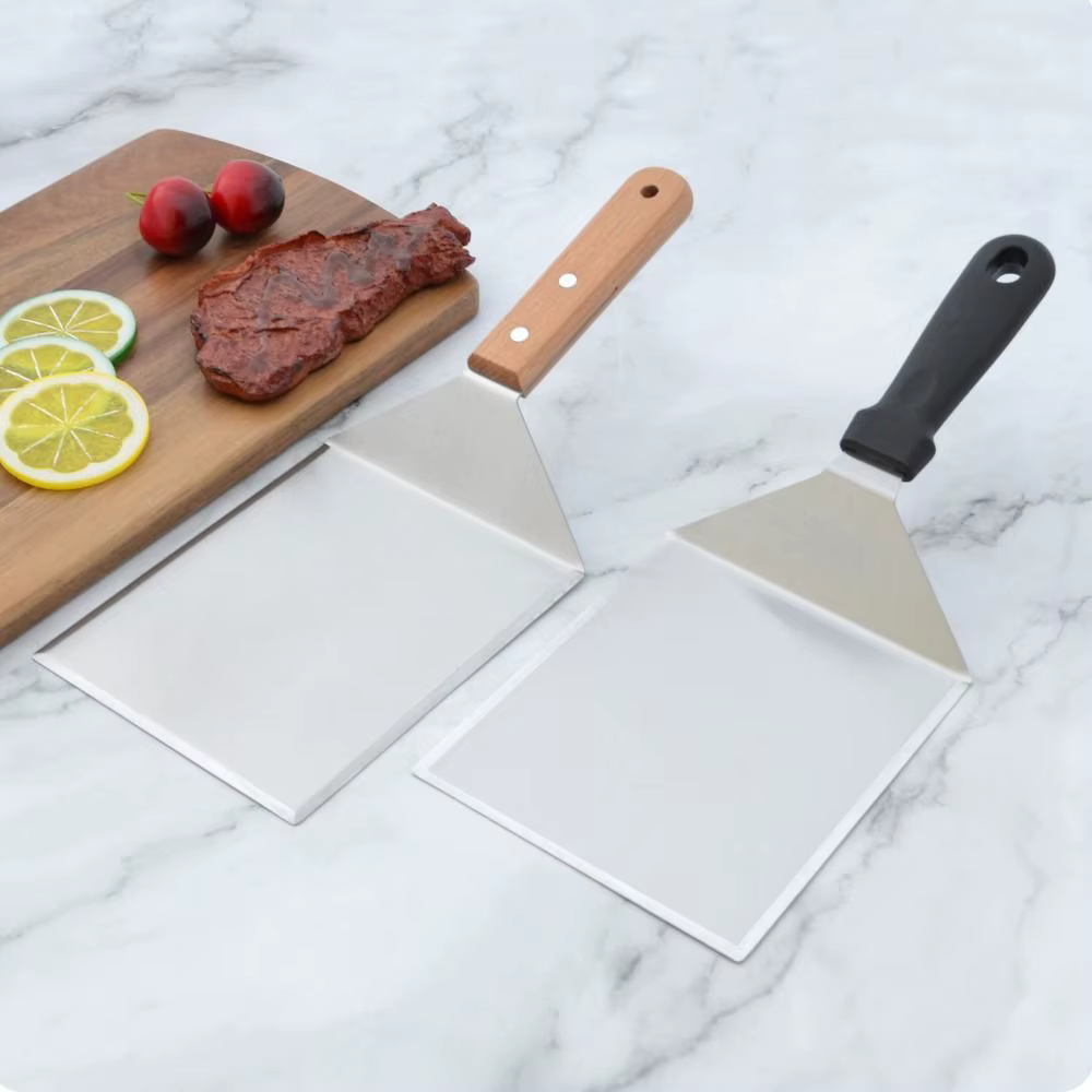 Spatule à tête carrée ou rectangulaire avec lame