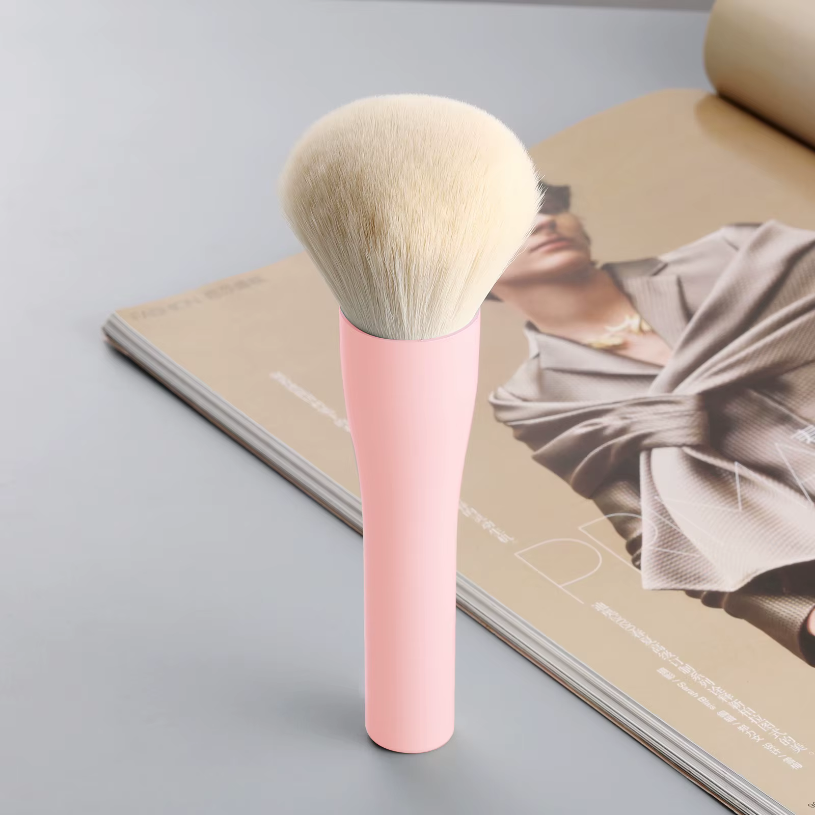 Pinceau à poudre professionnel de grande taille, poils synthétiques doux, adaptés à tous les types de peau, idéal pour la pose de la poudre et le maquillage quotidien.