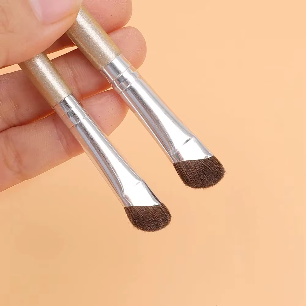Brosse de contour du nez en forme de faucille | Poils souples