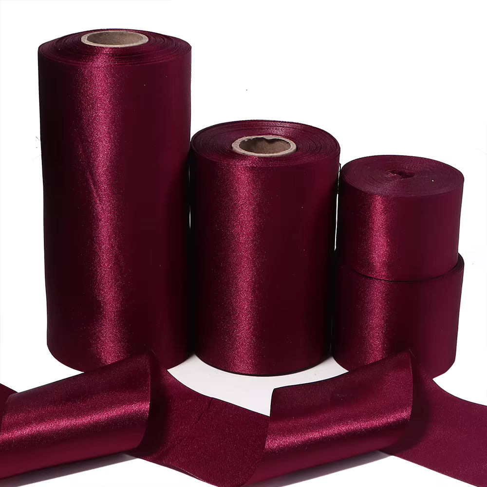 Ruban en satin bordeaux pour décoration de Noël