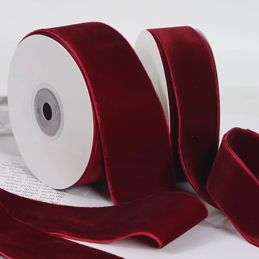 Rouleau de ruban de velours simple face bordeaux