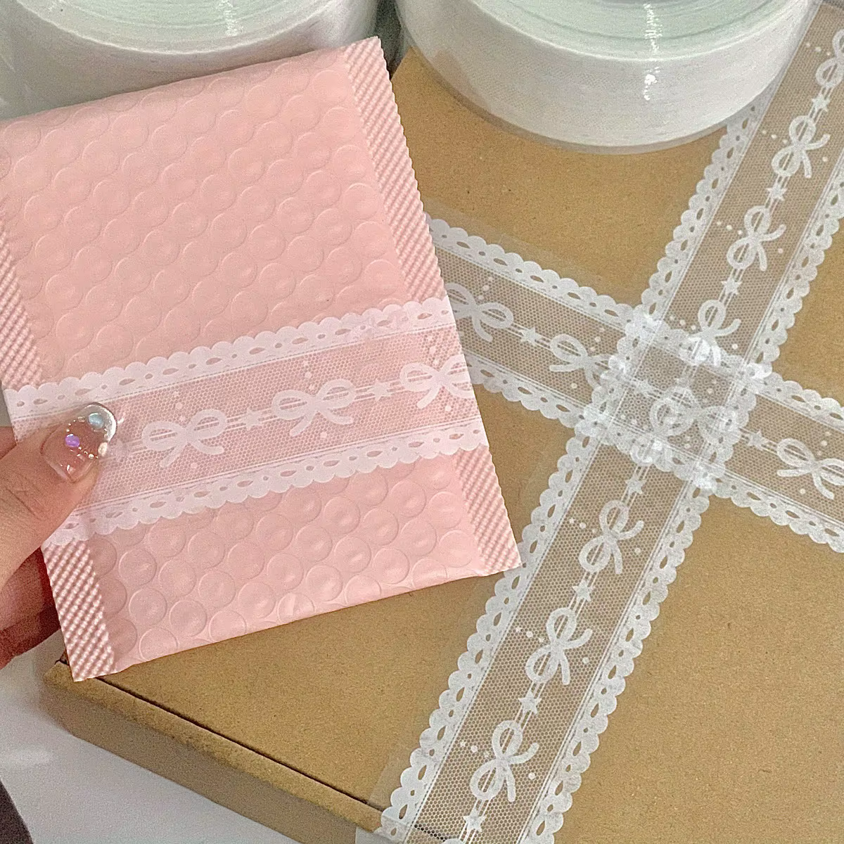 1 rouleau de ruban adhésif transparent à motifs floraux élégants