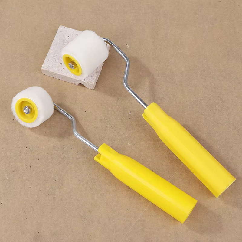 Brosse à peinture pour réparation murale
