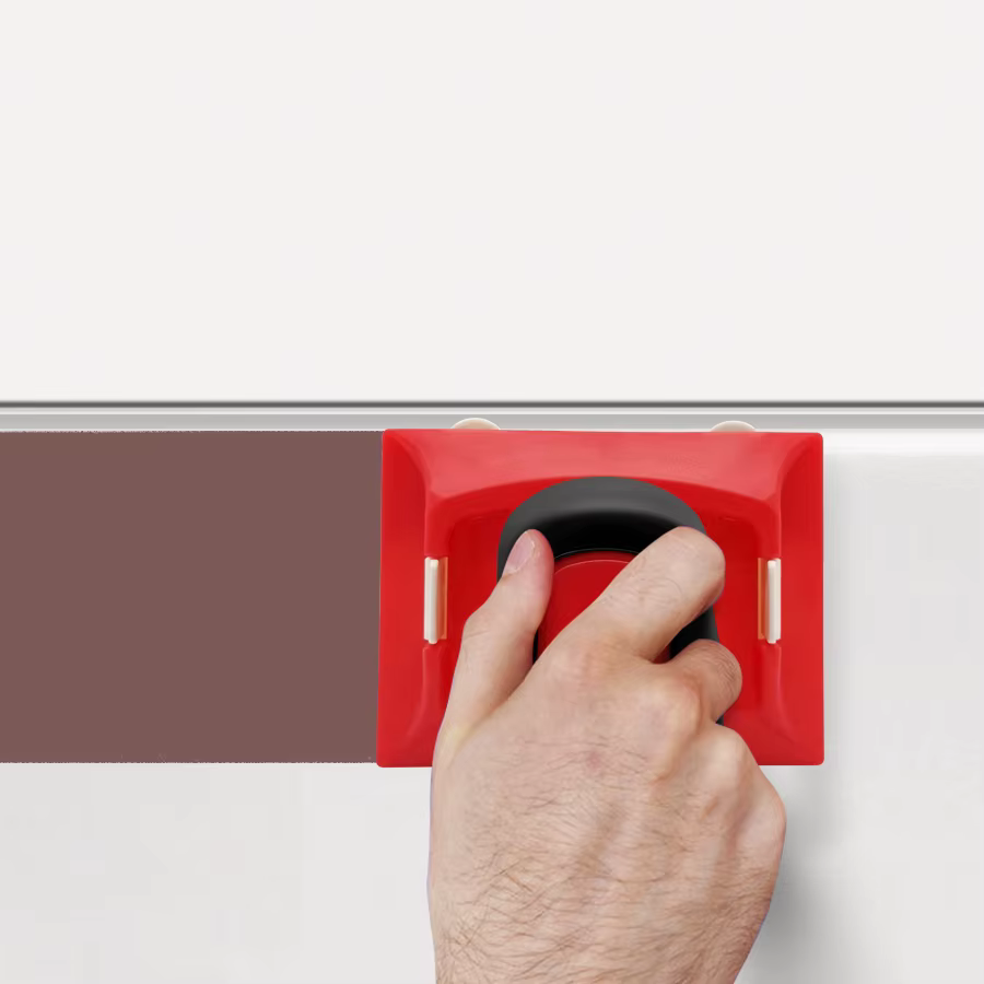 Brosse de finition des bords 0818 - Outil en caoutchouc souple rouge et noir pour une application lisse et sans traces
