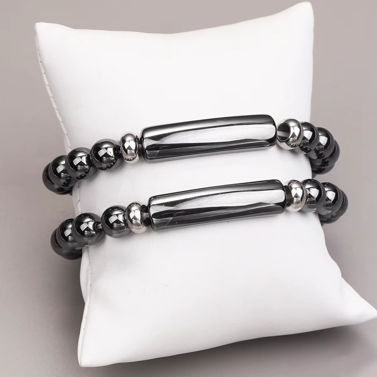 Bracelet en hématite naturelle pour hommes – Perles en forme de baril pour la paix, la protection et la guérison – Bijou en pierre pour soulager le stress et le port quotidien