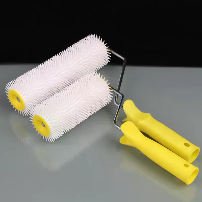 Un rouleau à pointes anti-mousse de 15/22CM