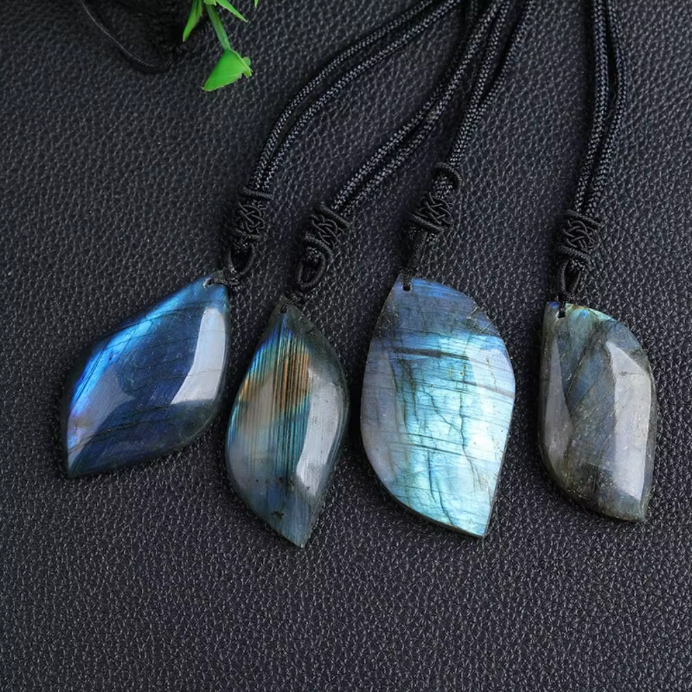 Pierre artisanale en Labradorite naturelle, pierre brute, polissage, forme géométrique, cristal, pierre d'entraînement naturelle exquise