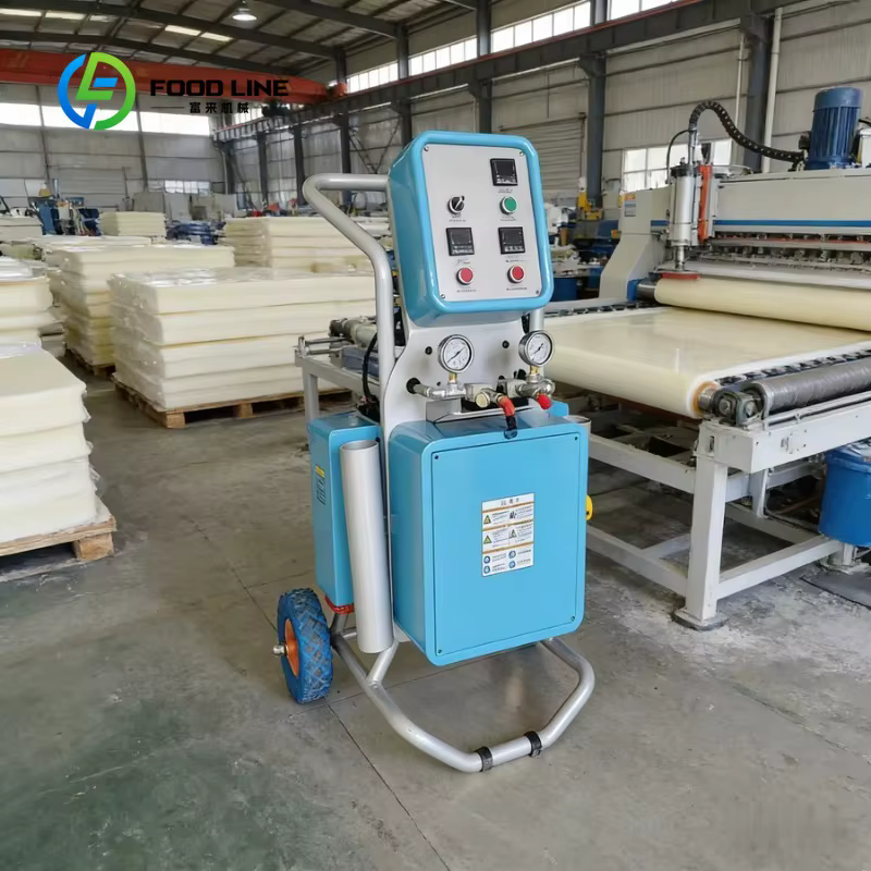Machine de pulvérisation de revêtement en polyuréthane et polyurée de style nouveau personnalisé pour l'isolation des murs et l'étanchéité des toits