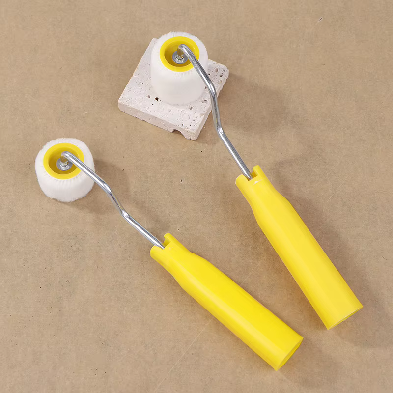 Brosse à peinture pour réparation murale