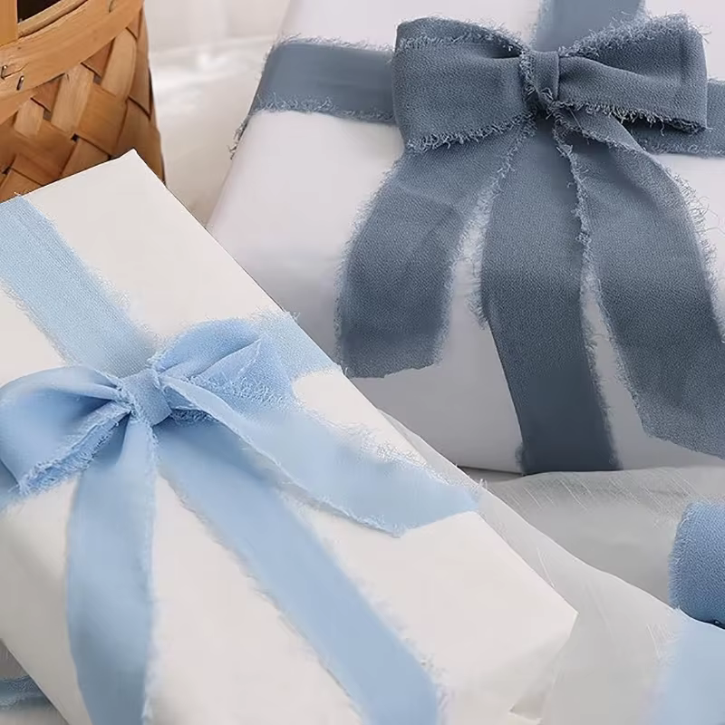 Rouleau de ruban de soie effiloché