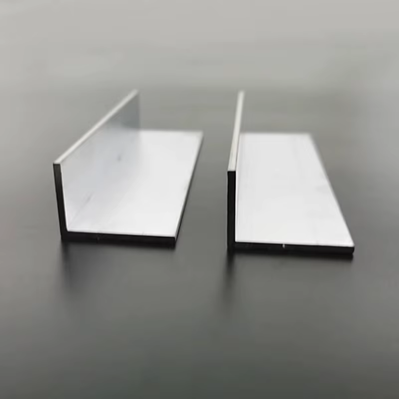 Profilé de bordure triangulaire en aluminium