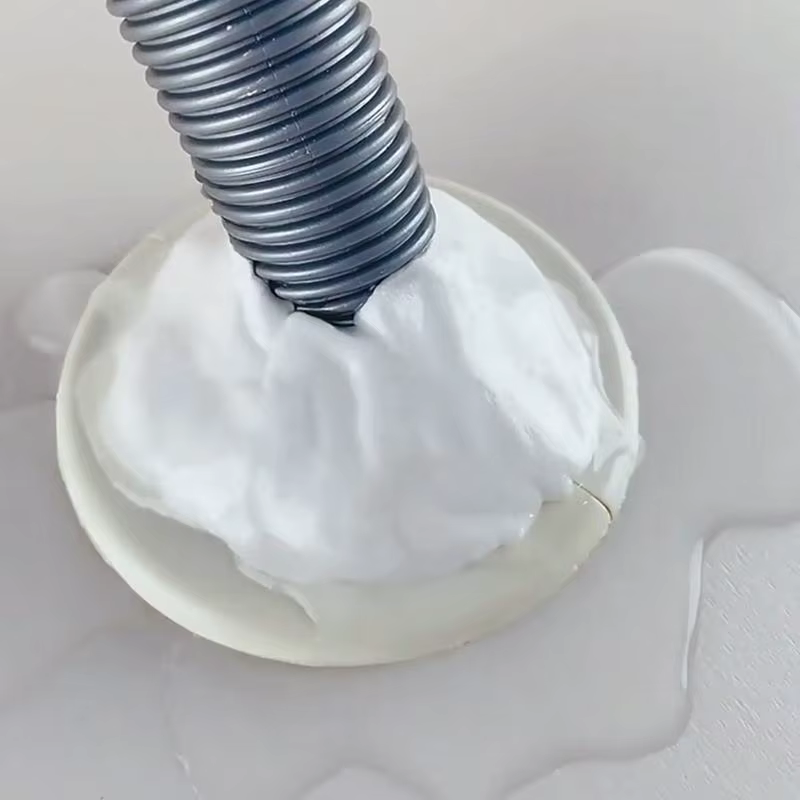 Mastic de réparation de trous muraux en argile