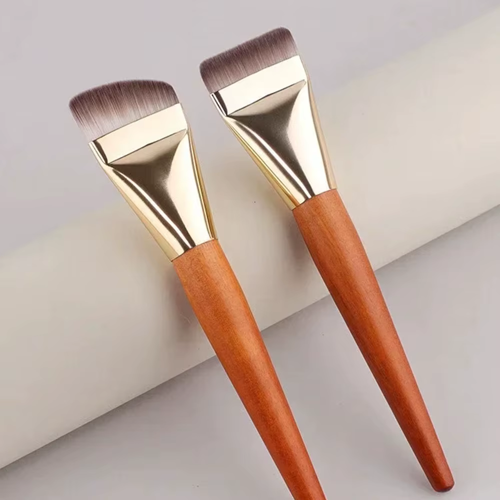 Pinceau fond de teint avec manche en bois