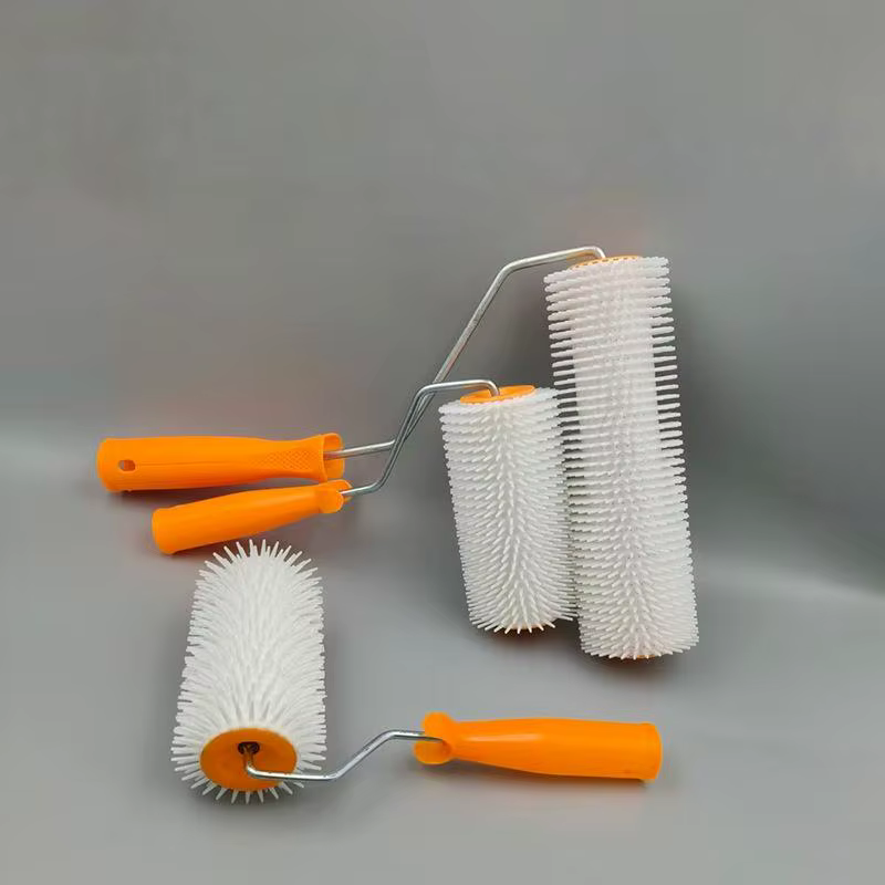 Rouleau à pointes anti-mousse 10/16/24CM pour lissage de sols en latex
