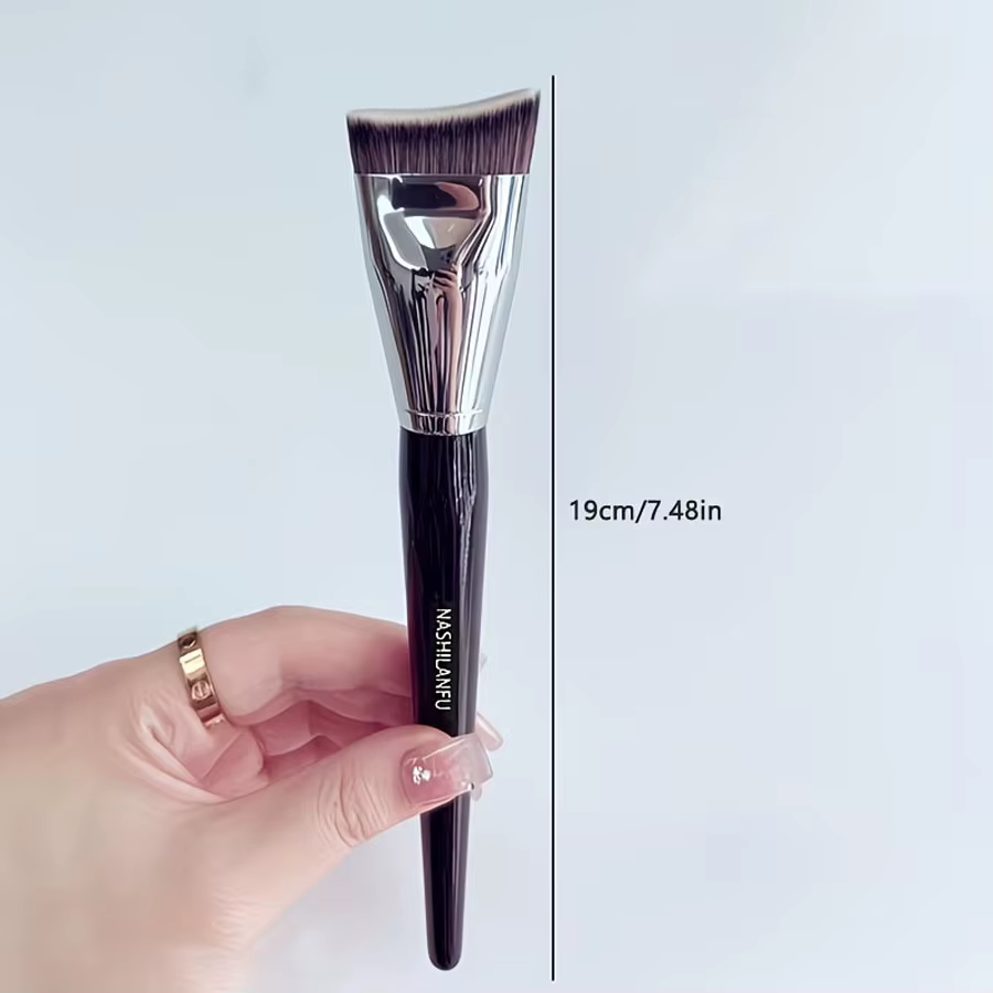 Grand pinceau double usage pour le contouring