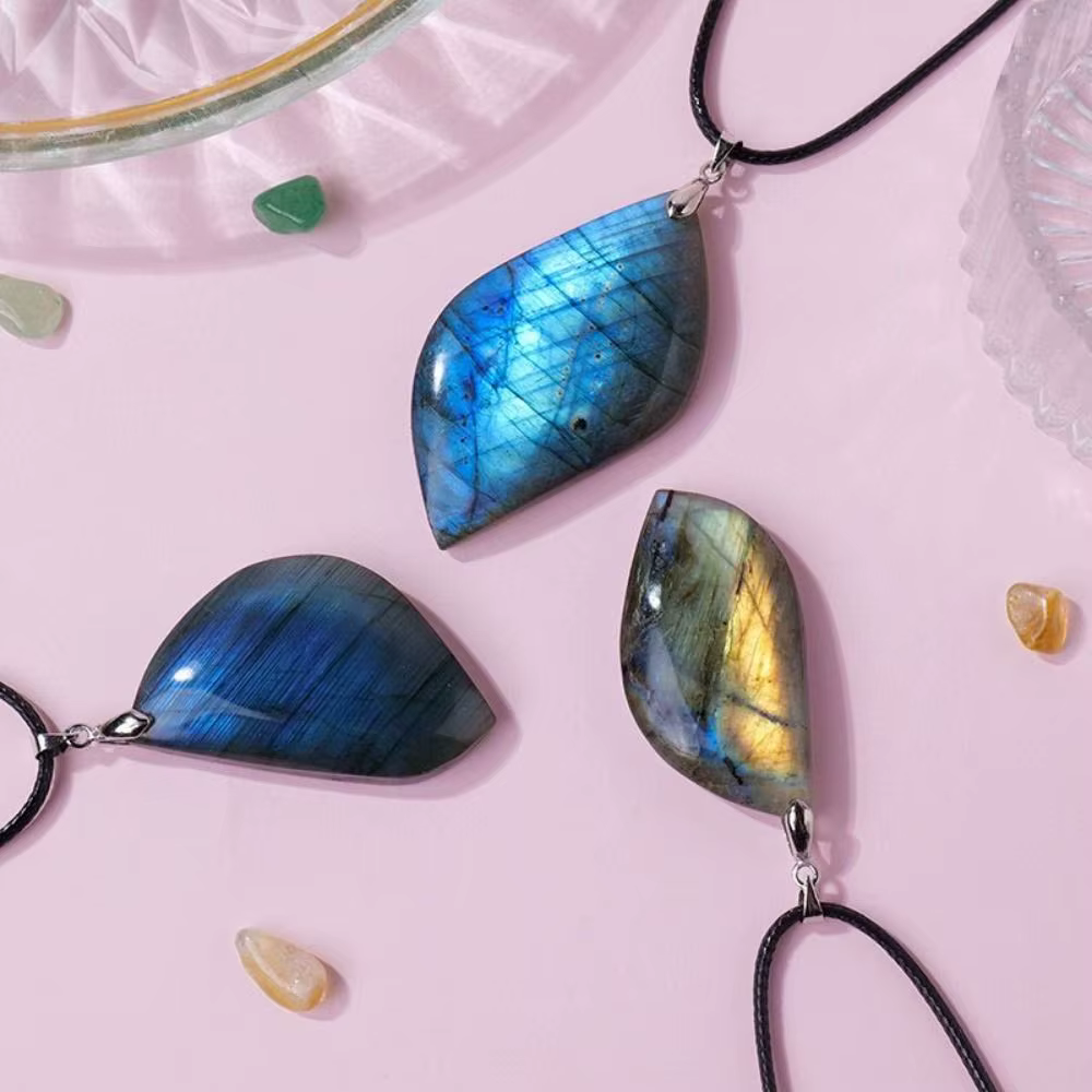 Pierre artisanale en Labradorite naturelle, pierre brute, polissage, forme géométrique, cristal, pierre d'entraînement naturelle exquise