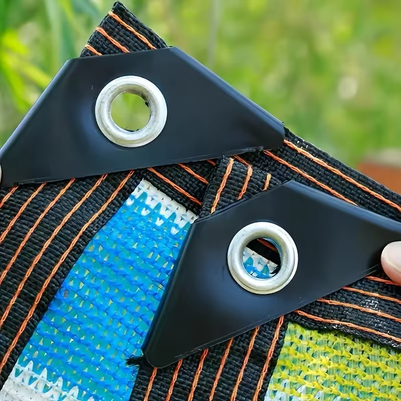 Bâche imperméable avec film plastique épaissi et bordure renforcée