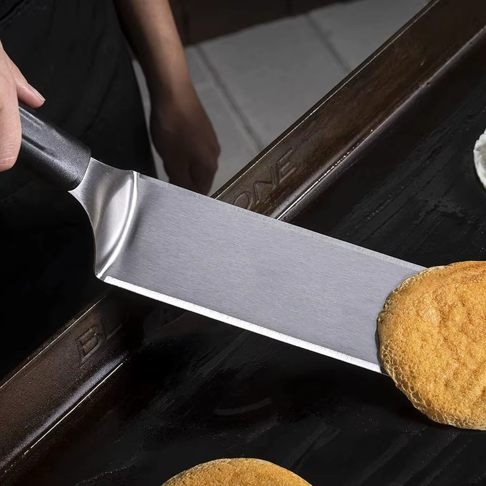 Spatule à tête carrée ou rectangulaire avec lame