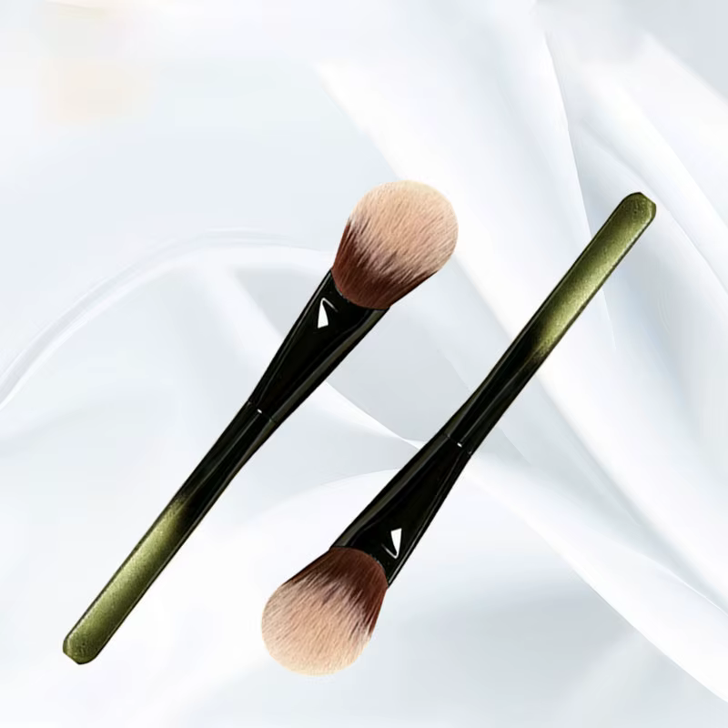 Pinceau à blush professionnel doux et incliné pour blush liquide, crème, poudre de contouring, outil de maquillage de haute qualité