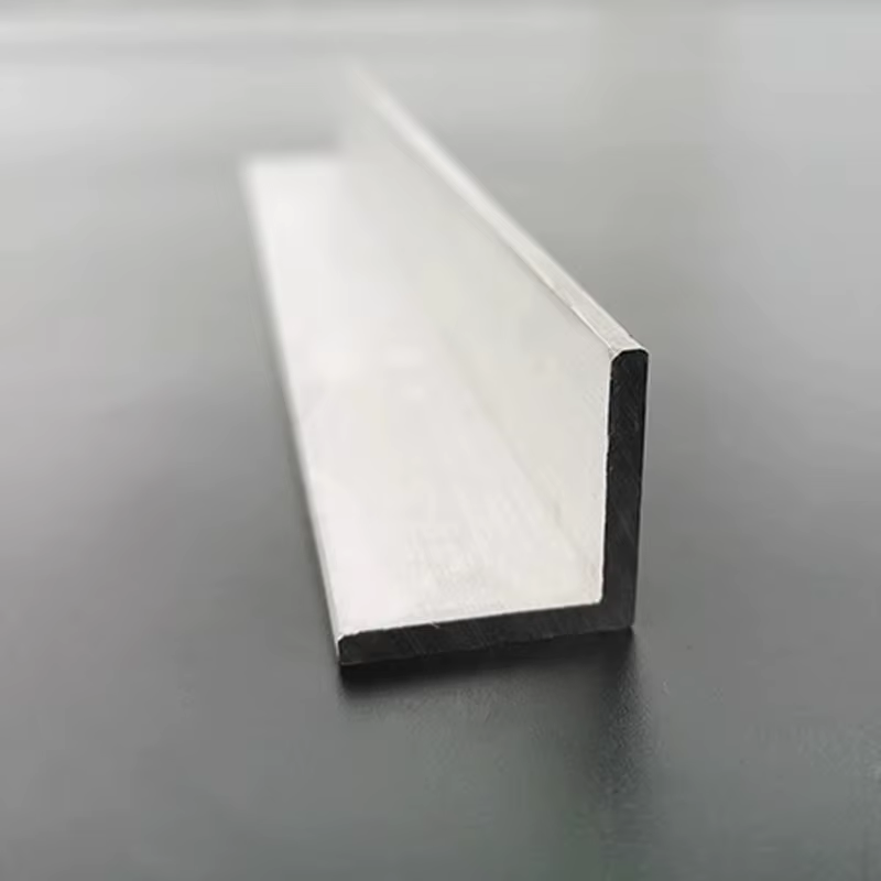 Profilé de bordure triangulaire en aluminium